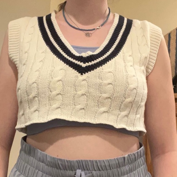 White knitted cropped cardigan sweater - Picture 3 of 4